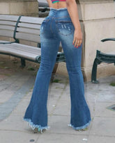 Zerrissene Schlagjeans mit Knopfleiste vorne, Reißverschluss und Fransensaum